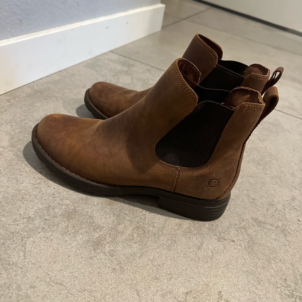 Born Chelsea boots